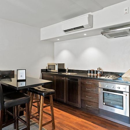 Lakeside Living - Modern 2-Bedroom Apartment クイーンズタウン エクステリア 写真