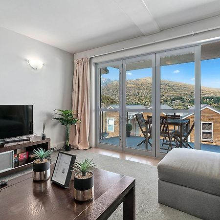 Lakeside Living - Modern 2-Bedroom Apartment クイーンズタウン エクステリア 写真