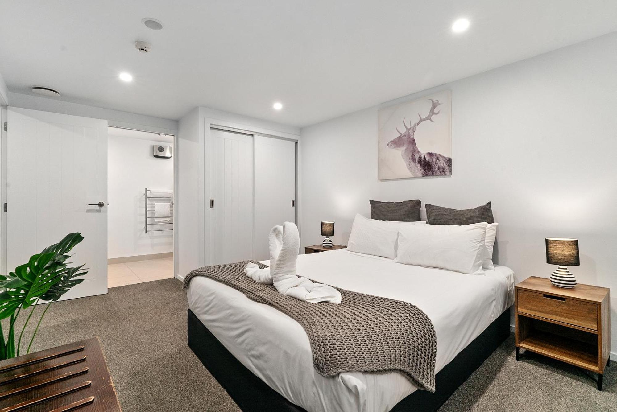 Lakeside Living - Modern 2-Bedroom Apartment クイーンズタウン エクステリア 写真