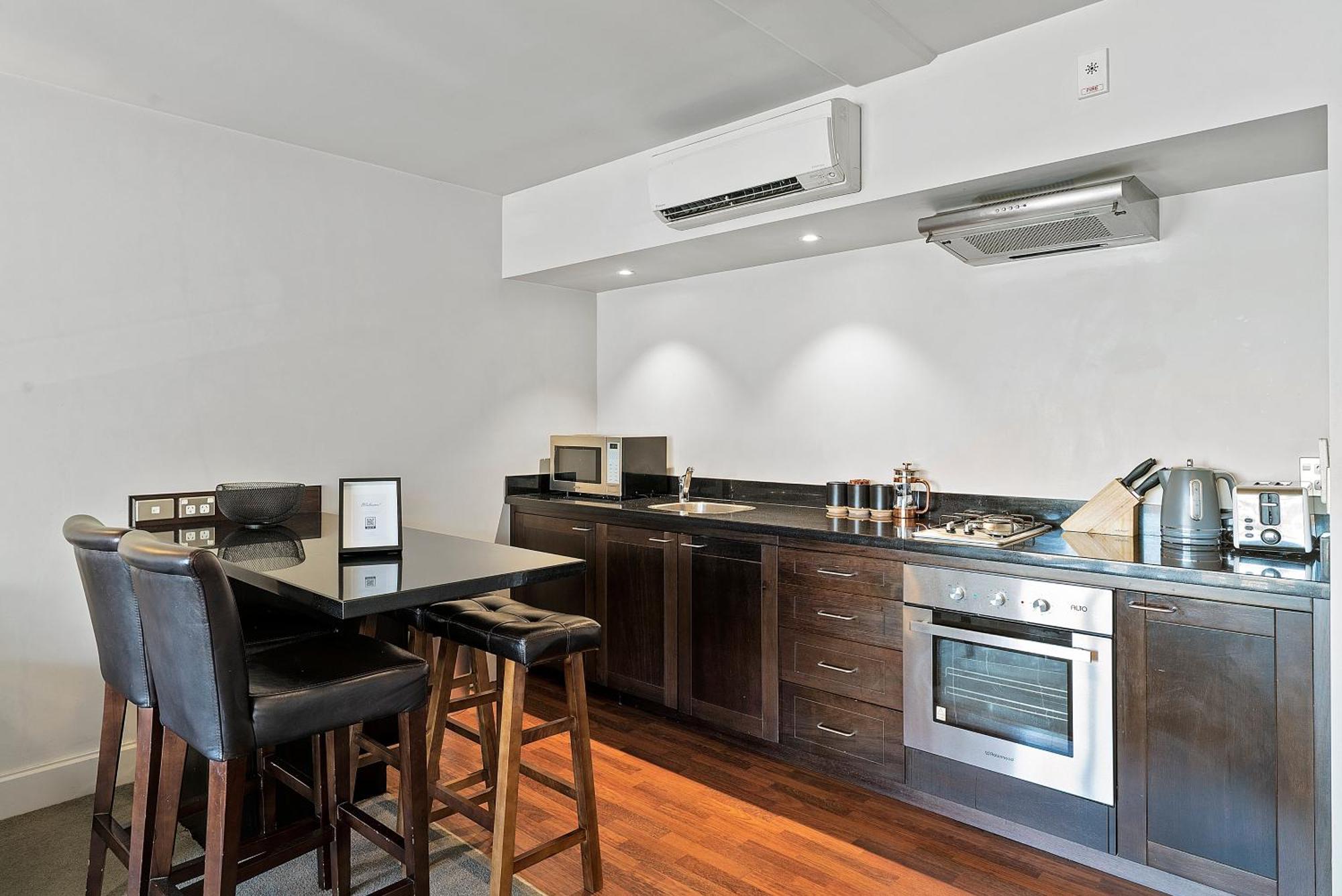Lakeside Living - Modern 2-Bedroom Apartment クイーンズタウン エクステリア 写真