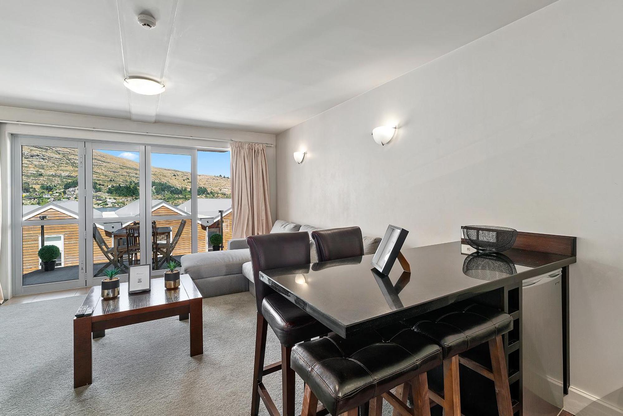 Lakeside Living - Modern 2-Bedroom Apartment クイーンズタウン エクステリア 写真