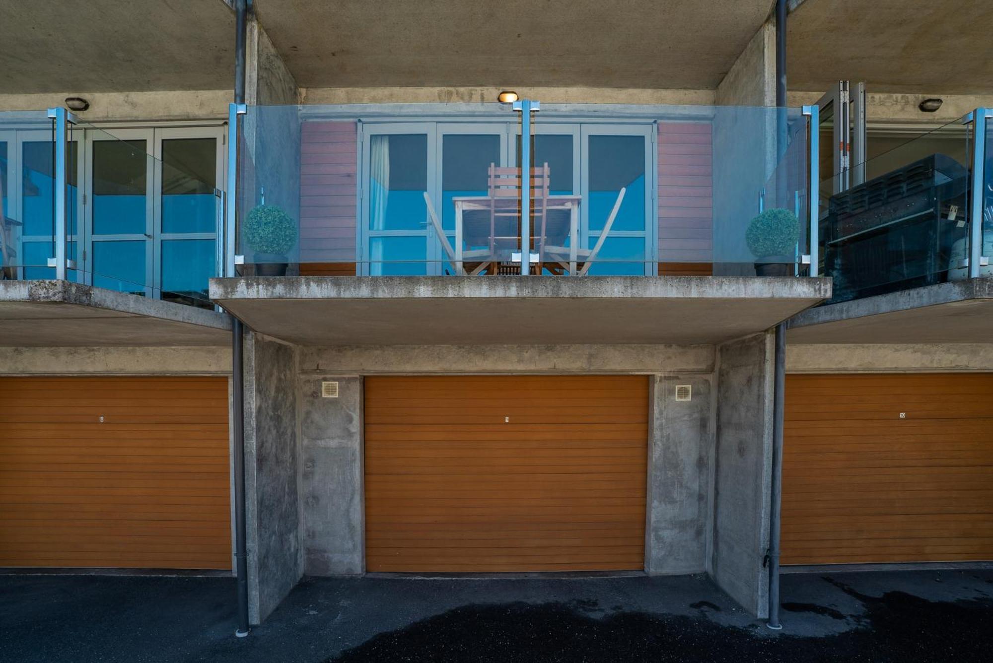 Lakeside Living - Modern 2-Bedroom Apartment クイーンズタウン エクステリア 写真