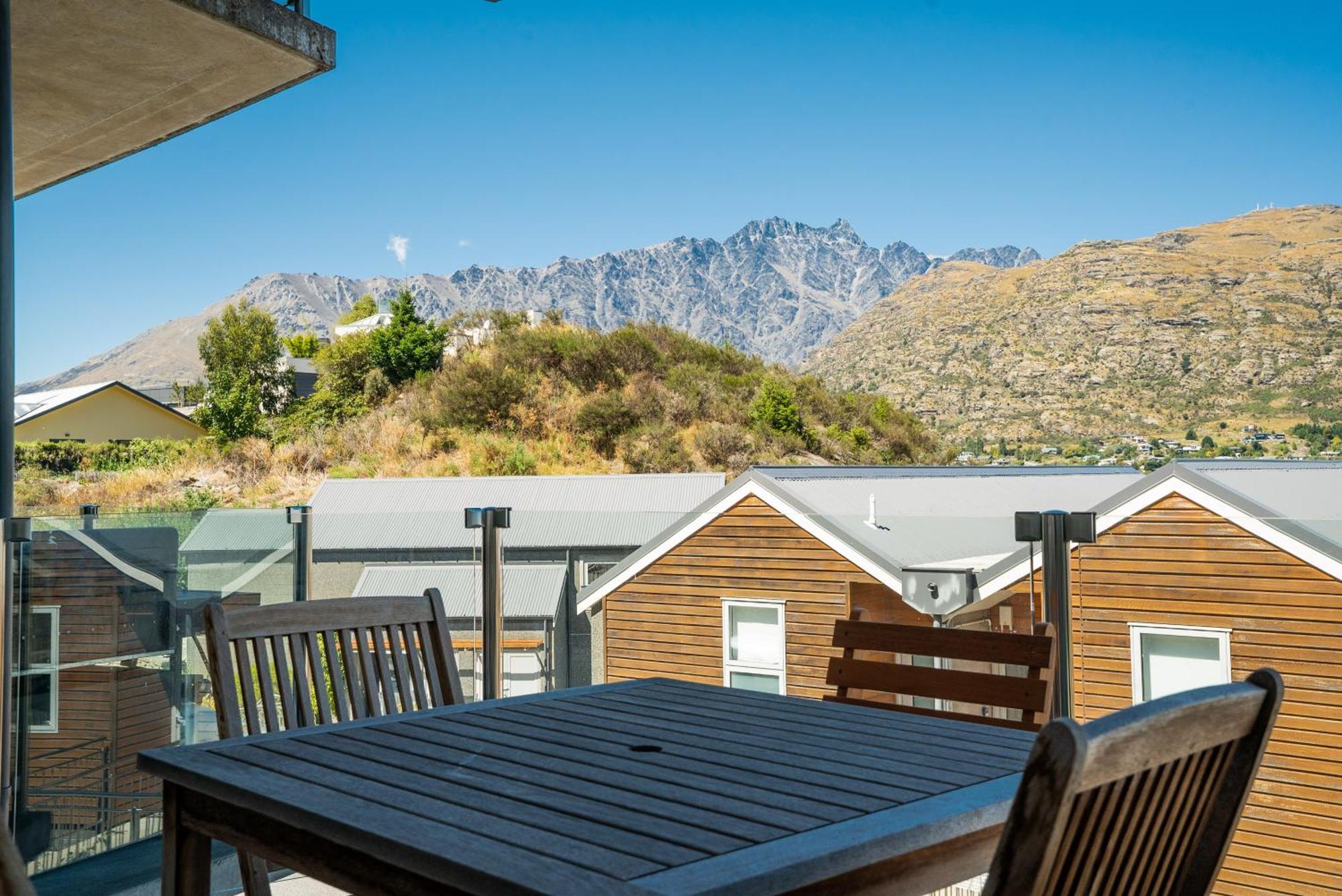 Lakeside Living - Modern 2-Bedroom Apartment クイーンズタウン エクステリア 写真